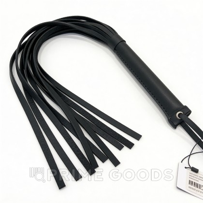 Флоггер из искусственной кожи с черной рукоятью от sex shop primegoods