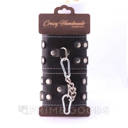 Наручники из кожи с двумя ремнями и красной подкладкой от sex shop primegoods