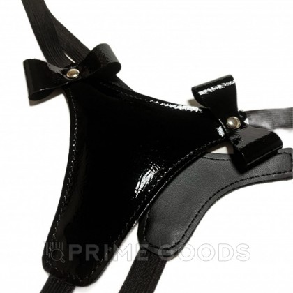 Стринги из эко-кожи лаковые с бантиками от sex shop primegoods фото 2