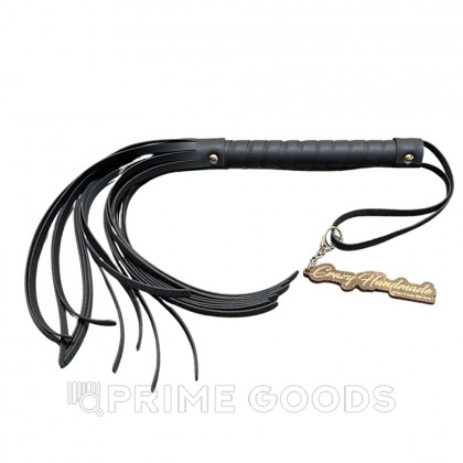 Флоггер из искусственной кожи с черной рукоятью от sex shop primegoods
