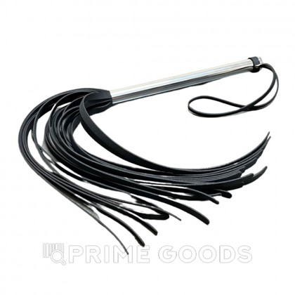 Флоггер из  искусственной  кожи с хромированной рукоятью от sex shop primegoods