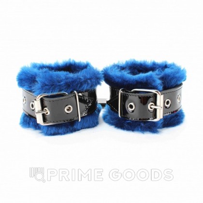Наручники с синим мехом от sex shop primegoods
