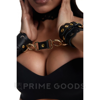 Наручники из черной кожи с узорами и золотой фурнитурой от sex shop primegoods фото 2