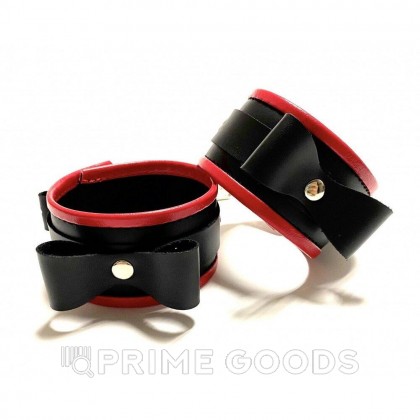 Наручники с бантиками из эко-кожи черно-красные от sex shop primegoods
