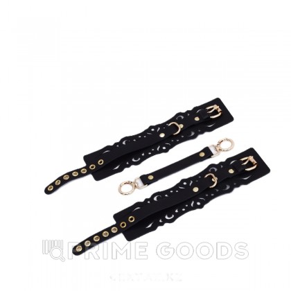 Оковы из черной кожи с узорами и золотой фурнитурой от sex shop primegoods