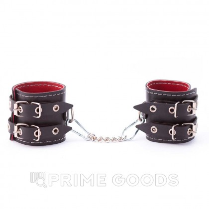 Наручники из кожи с двумя ремнями и красной подкладкой от sex shop primegoods фото 4