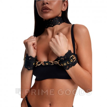 Чокер из черной кожи с узорами и золотой фурнитурой от sex shop primegoods фото 2